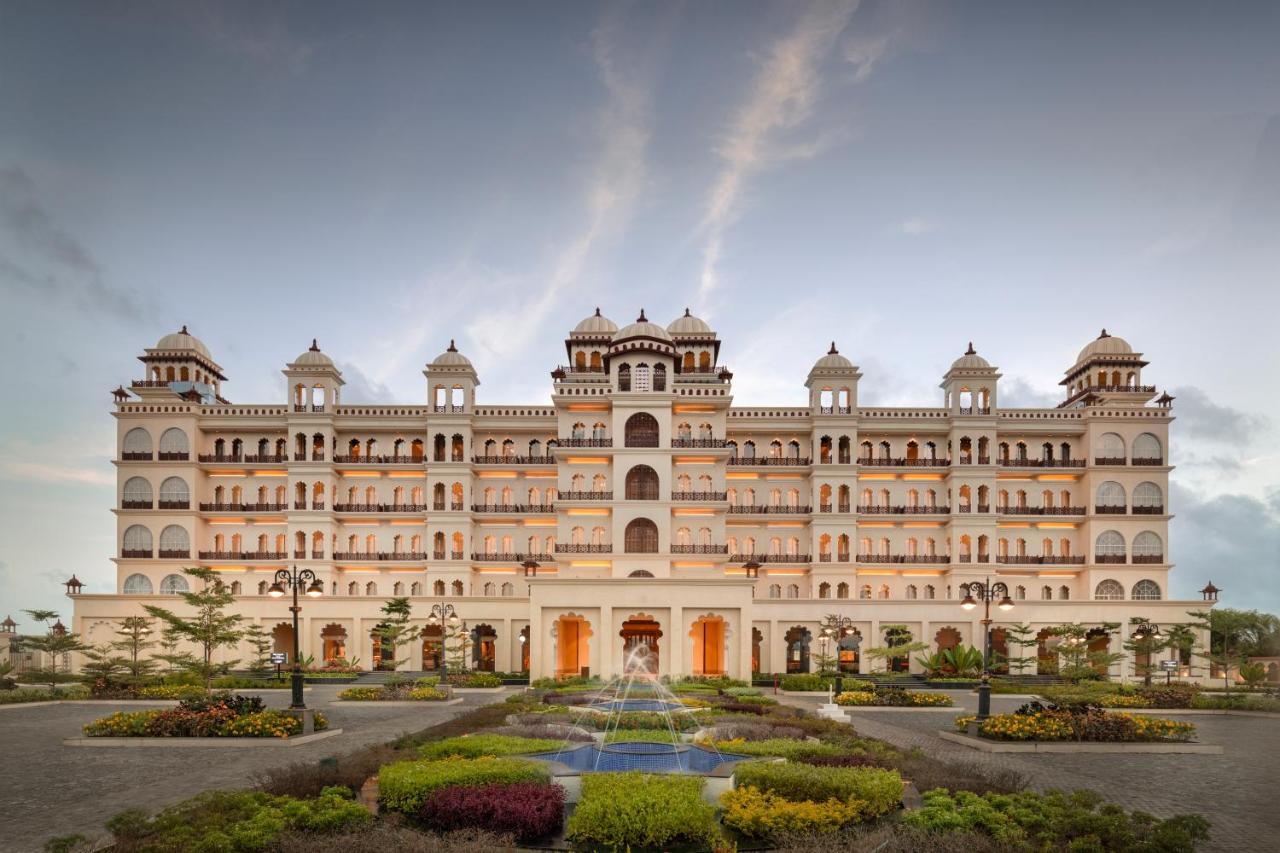 Uday Palace Navsari, A Member Of Radisson Individuals Экстерьер фото
