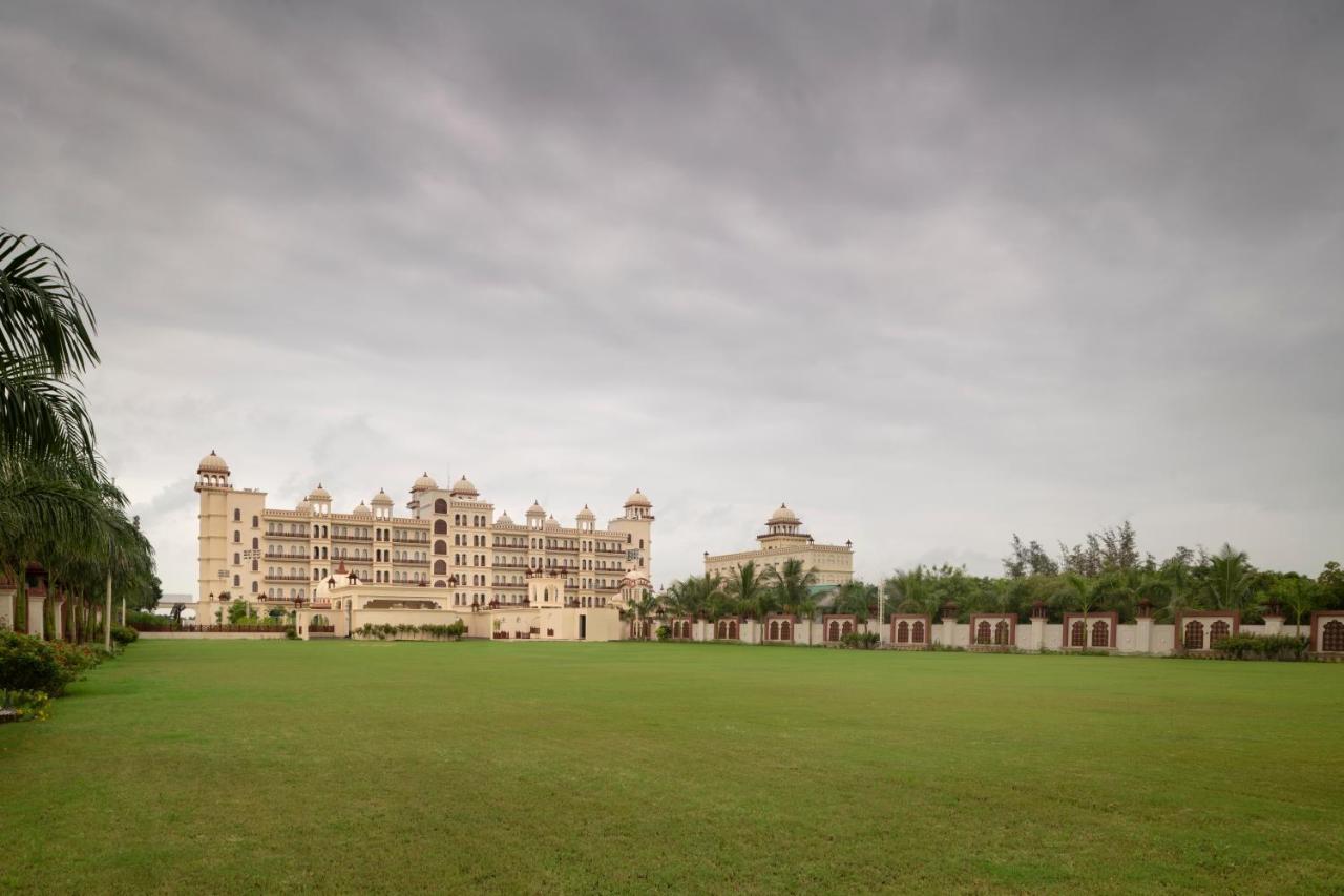 Uday Palace Navsari, A Member Of Radisson Individuals Экстерьер фото