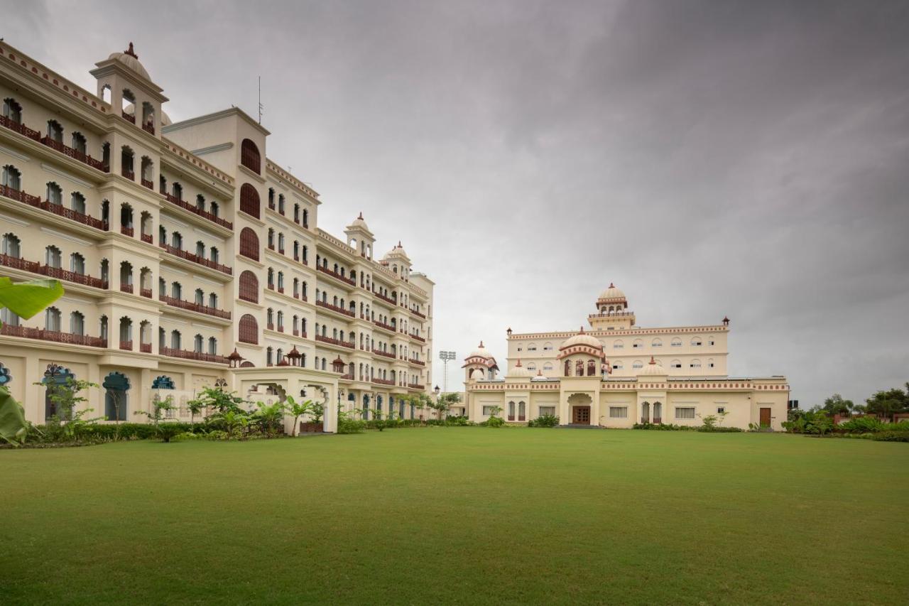 Uday Palace Navsari, A Member Of Radisson Individuals Экстерьер фото