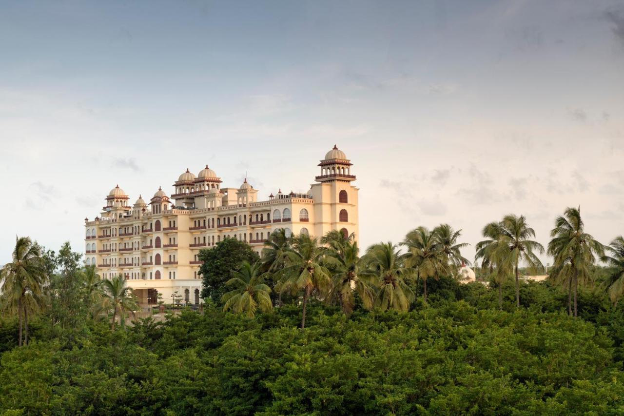 Uday Palace Navsari, A Member Of Radisson Individuals Экстерьер фото