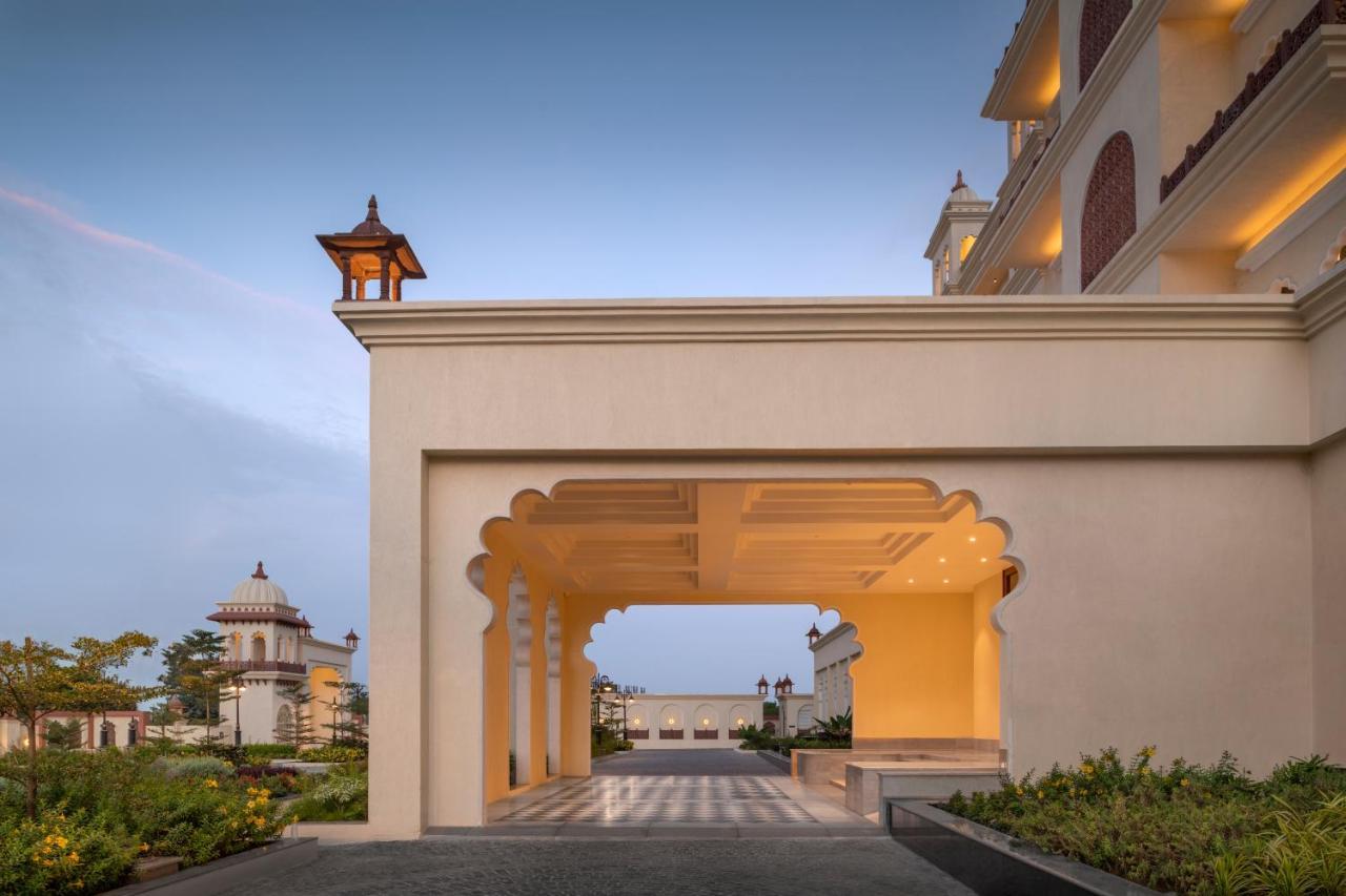 Uday Palace Navsari, A Member Of Radisson Individuals Экстерьер фото